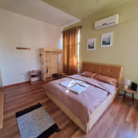 Ex-Block District Charming Studio Apartment With Treeish Sorrounding View! Tirana Extérieur photo
