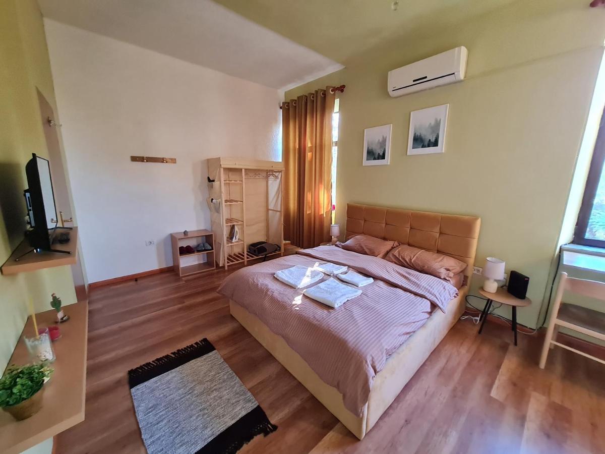 Ex-Block District Charming Studio Apartment With Treeish Sorrounding View! Tirana Extérieur photo