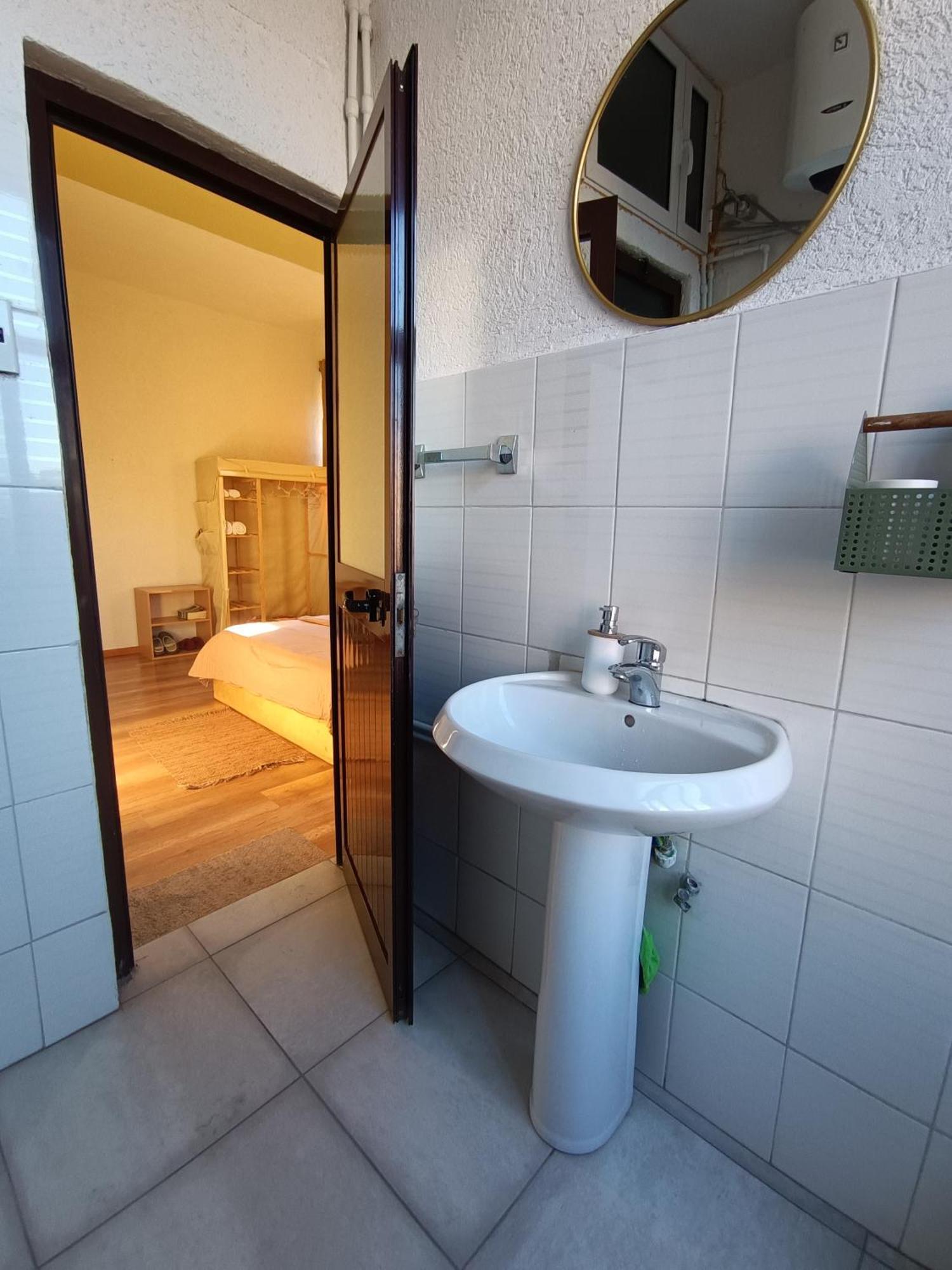 Ex-Block District Charming Studio Apartment With Treeish Sorrounding View! Tirana Extérieur photo